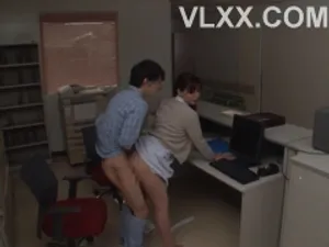 Làm liều địt nhau quản lý nữ ngủ quá mê khi đi công tác